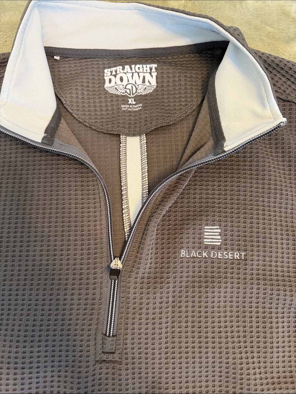 GOLF BUNDLE - BLACK DESERT 
Straight Down 1/4 Zip Pullover & Melin Odysea Hat - Picture 3 of 5